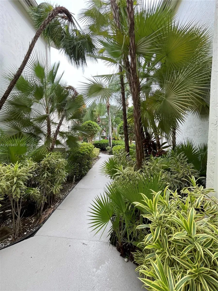 5291 Europa Dr #C Boynton Beach, FL 33437