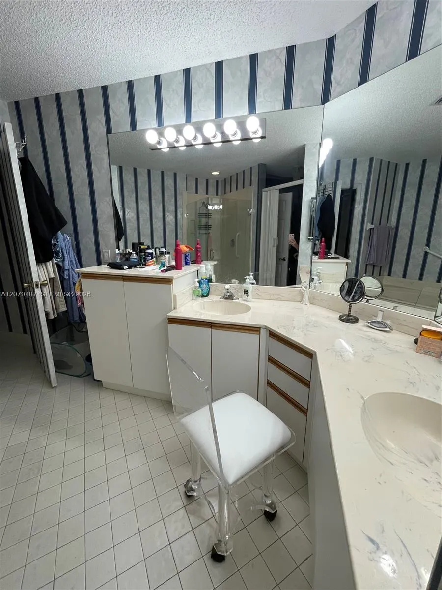 5291 Europa Dr #C Boynton Beach, FL 33437