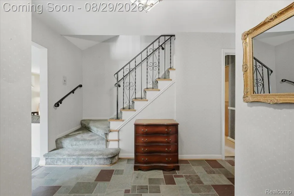 487 Henley Drive Bloomfield Hills City, MI 48304