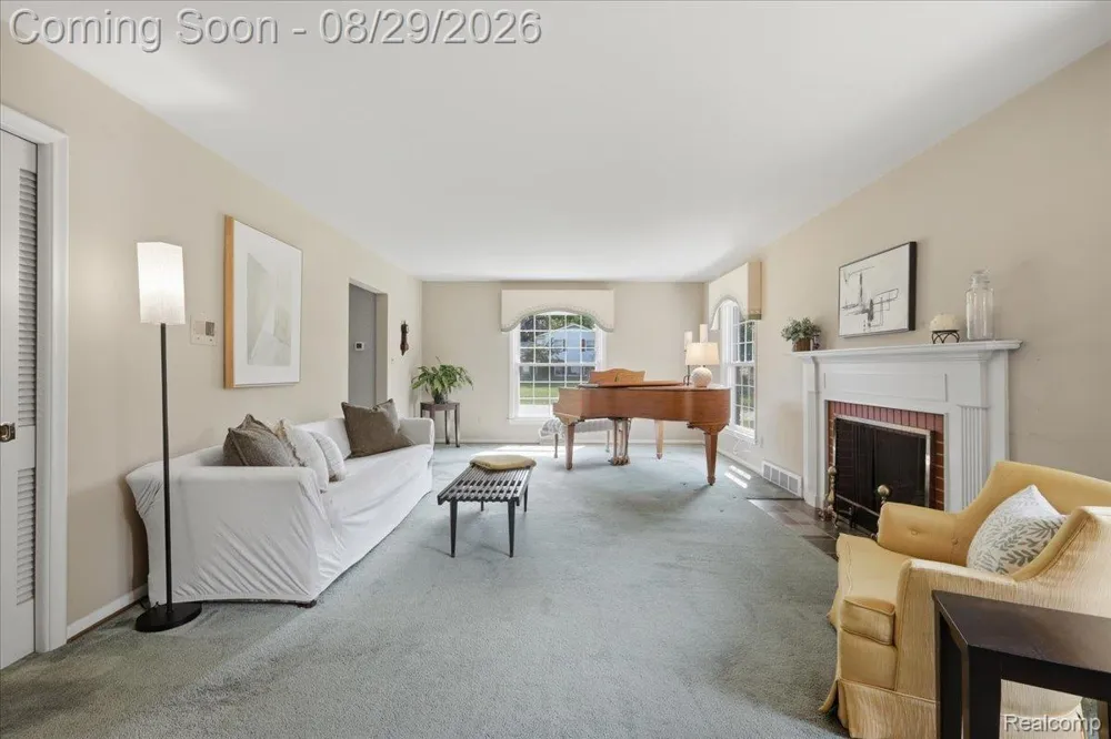 487 Henley Drive Bloomfield Hills City, MI 48304