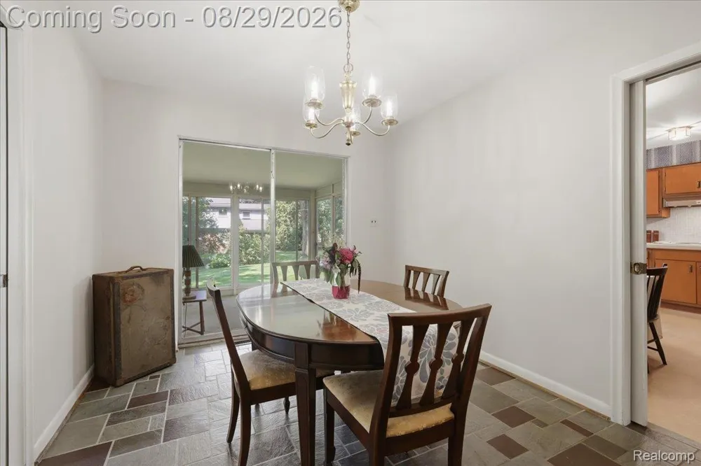 487 Henley Drive Bloomfield Hills City, MI 48304