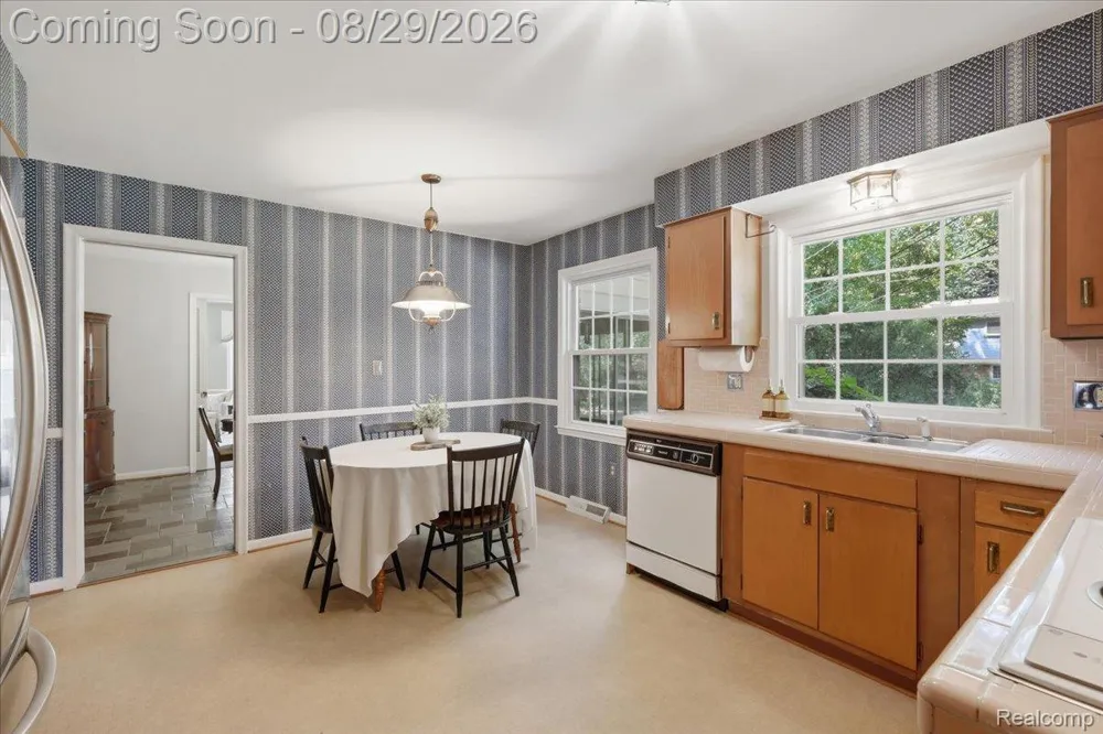 487 Henley Drive Bloomfield Hills City, MI 48304