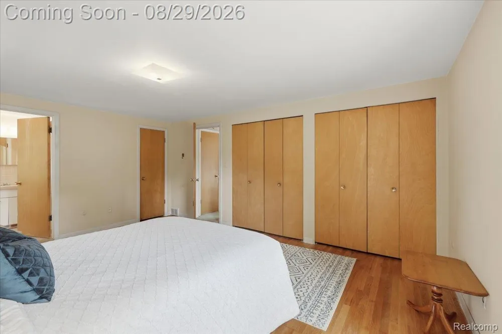 487 Henley Drive Bloomfield Hills City, MI 48304
