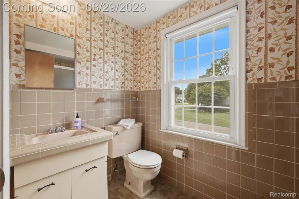 487 Henley Drive Bloomfield Hills City, MI 48304