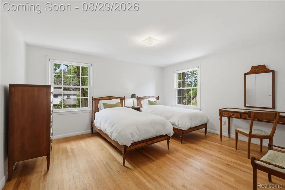 487 Henley Drive Bloomfield Hills City, MI 48304