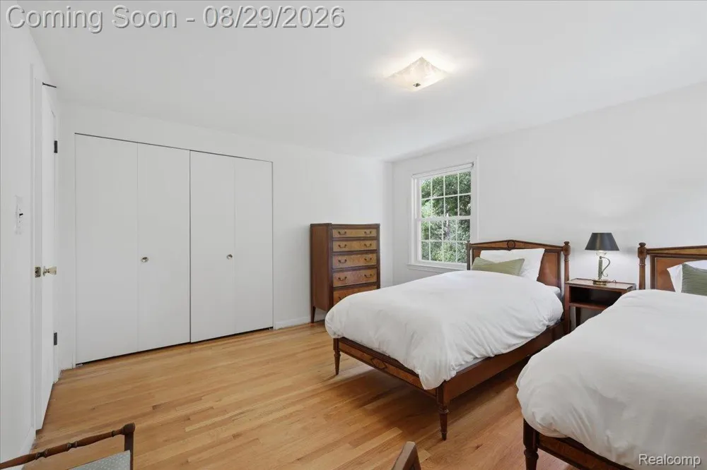 487 Henley Drive Bloomfield Hills City, MI 48304