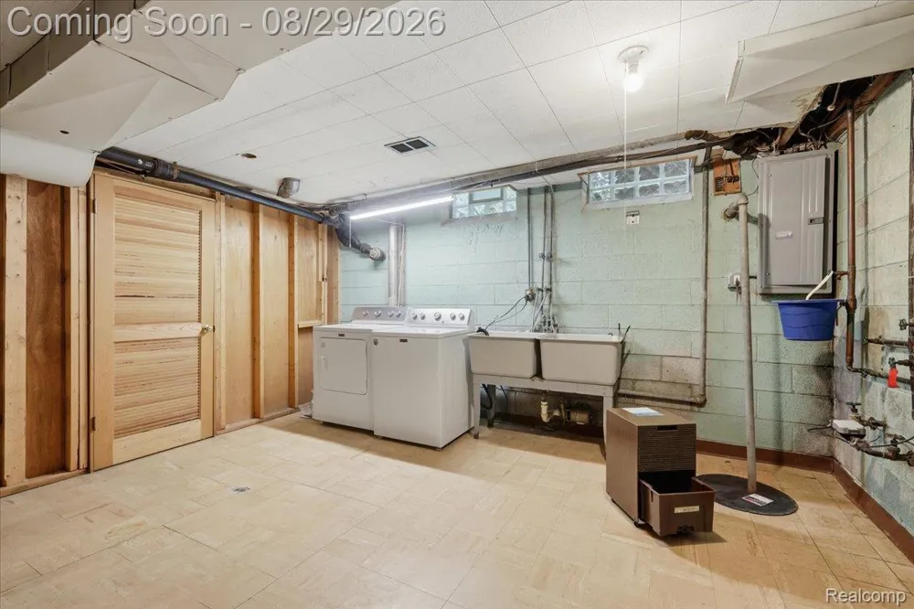 487 Henley Drive Bloomfield Hills City, MI 48304