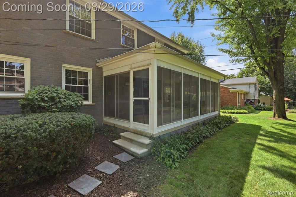 487 Henley Drive Bloomfield Hills City, MI 48304