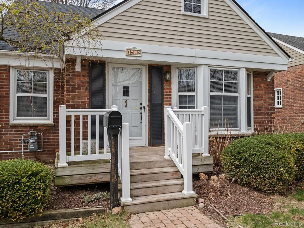 1646 S BATES STREET Birmingham City, MI 48009