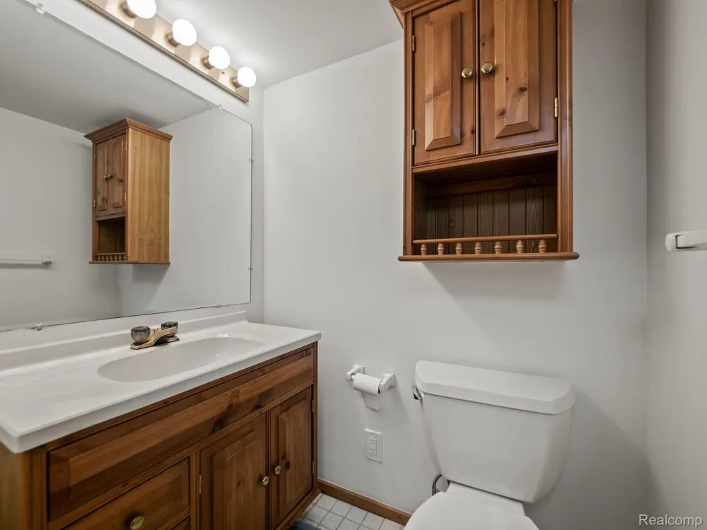 1646 S BATES STREET Birmingham City, MI 48009