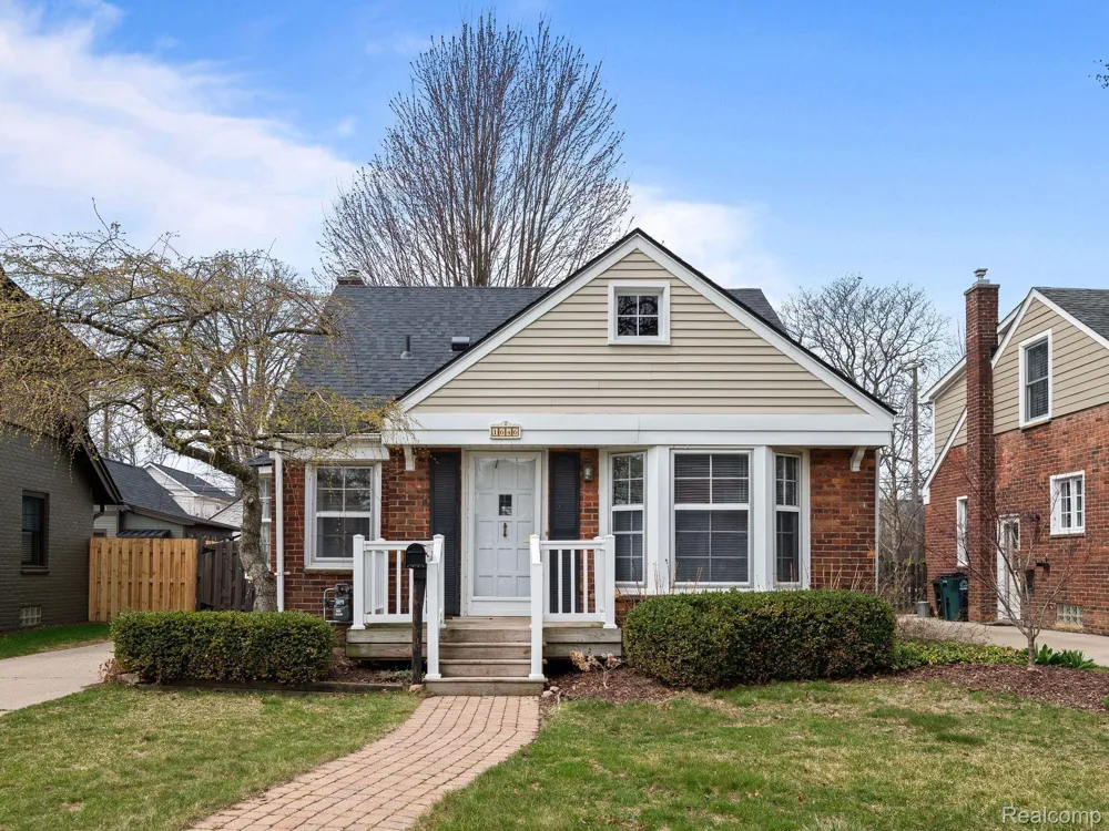 1646 S BATES STREET Birmingham City, MI 48009