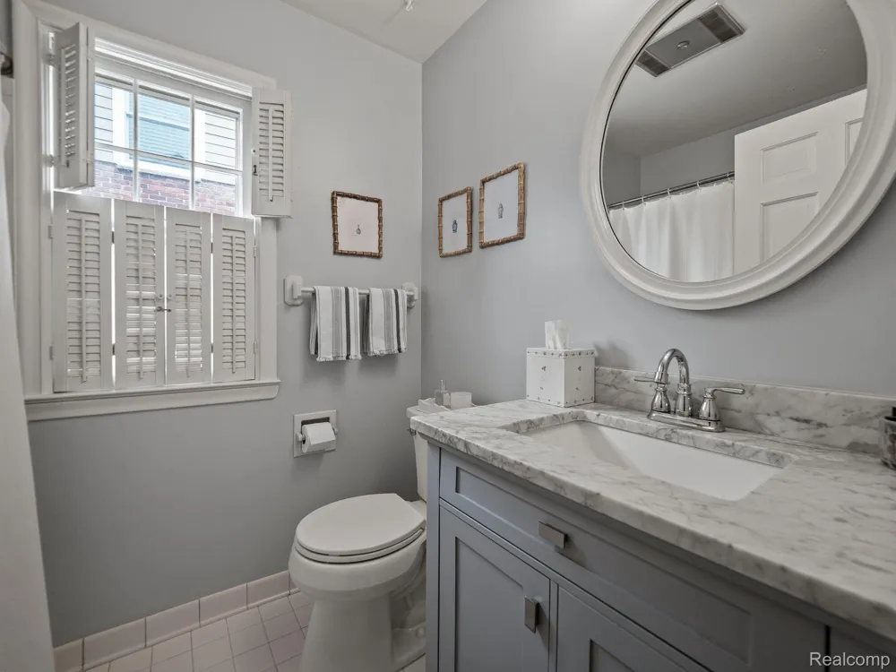 1646 S BATES STREET Birmingham City, MI 48009