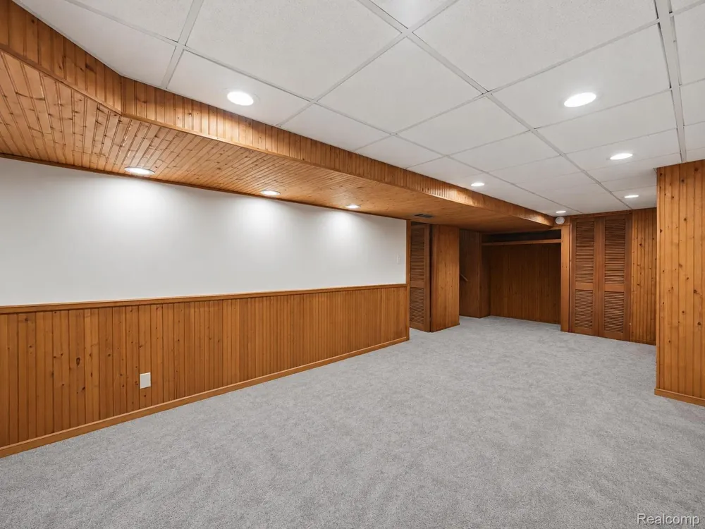 1646 S BATES STREET Birmingham City, MI 48009