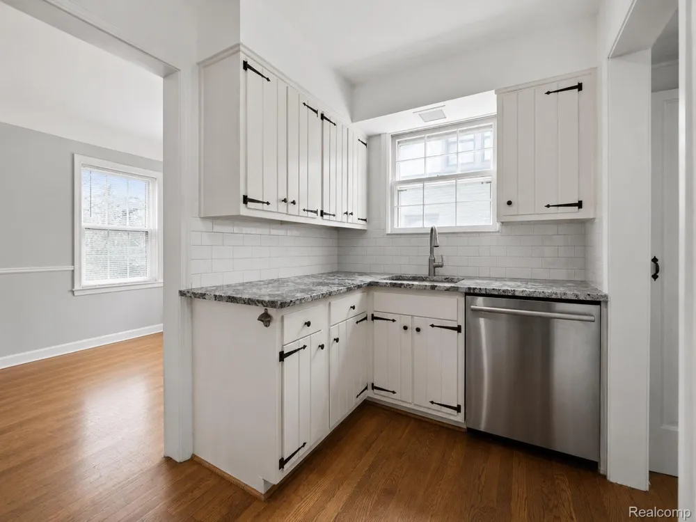 1646 S BATES STREET Birmingham City, MI 48009
