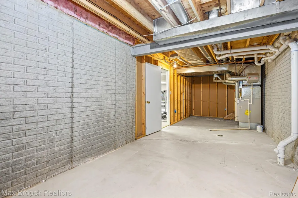 1723 Pine Forest Drive Commerce Charter Township, MI 48390
