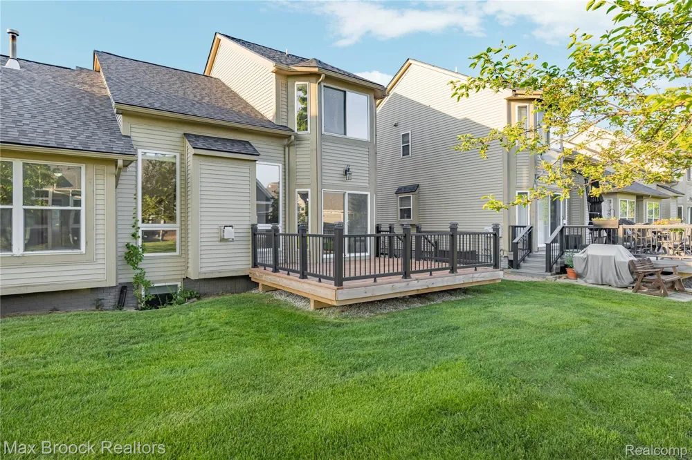 1723 Pine Forest Drive Commerce Charter Township, MI 48390