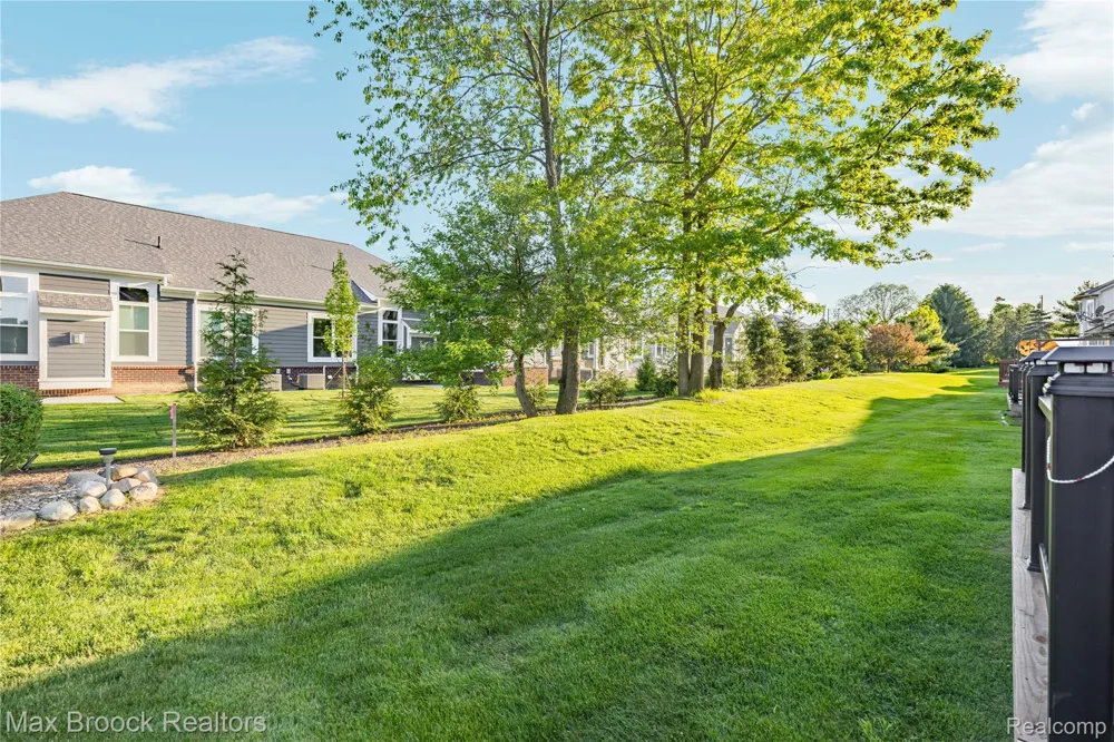 1723 Pine Forest Drive Commerce Charter Township, MI 48390