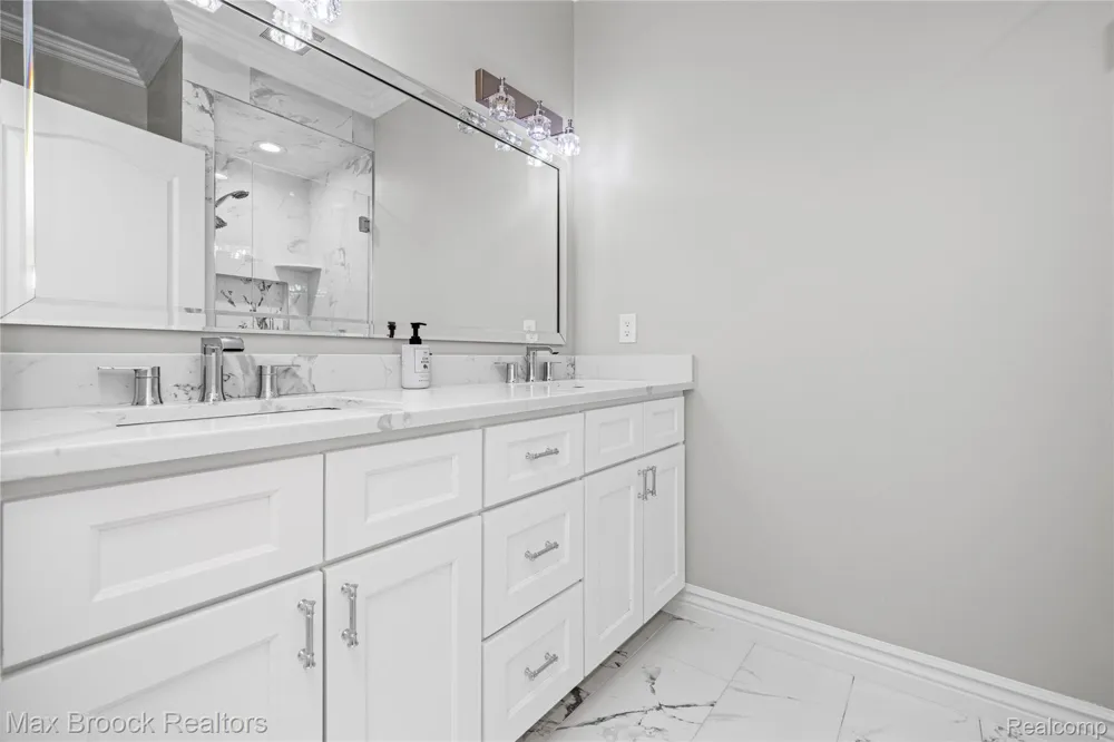 1723 Pine Forest Drive Commerce Charter Township, MI 48390