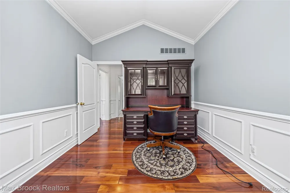 1723 Pine Forest Drive Commerce Charter Township, MI 48390