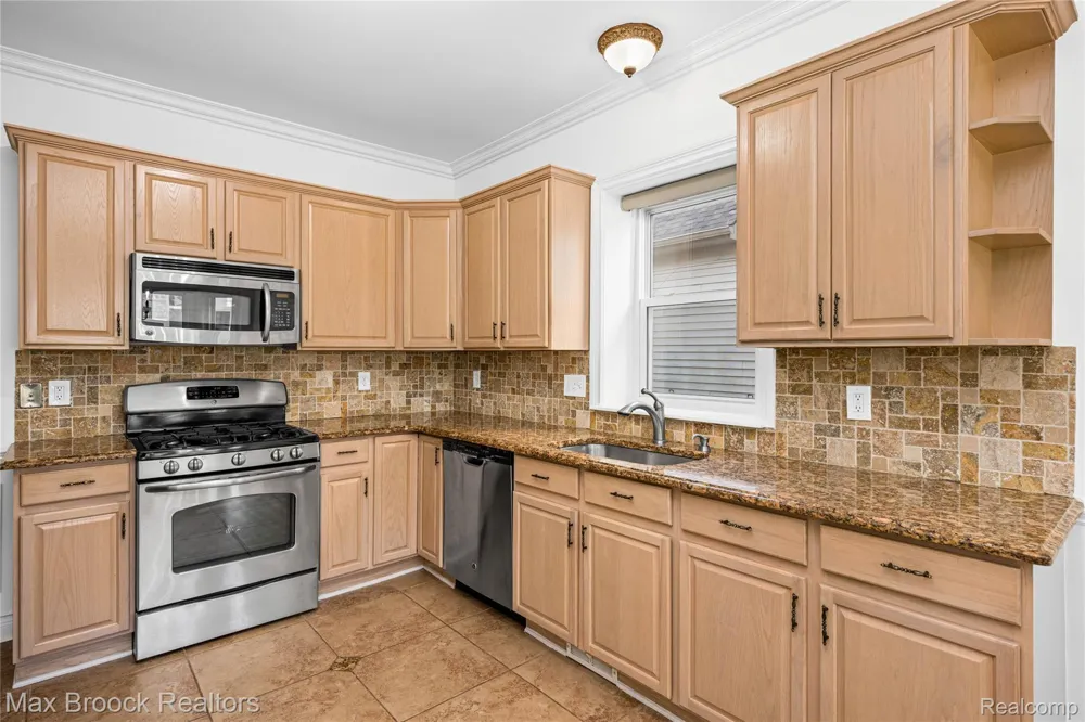 1723 Pine Forest Drive Commerce Charter Township, MI 48390