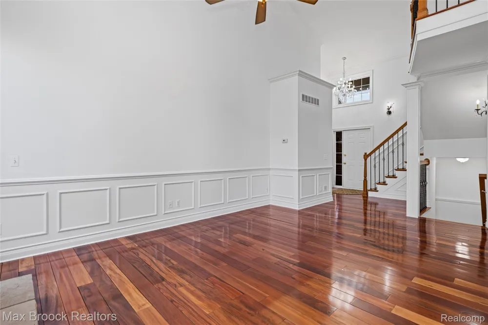 1723 Pine Forest Drive Commerce Charter Township, MI 48390