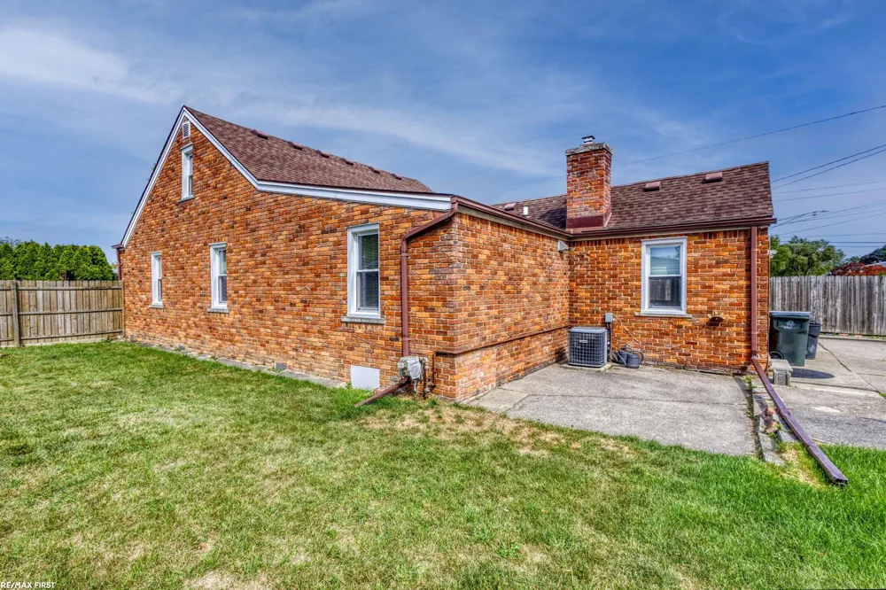 22712 Liberty Street St Clair Shores City, MI 48080