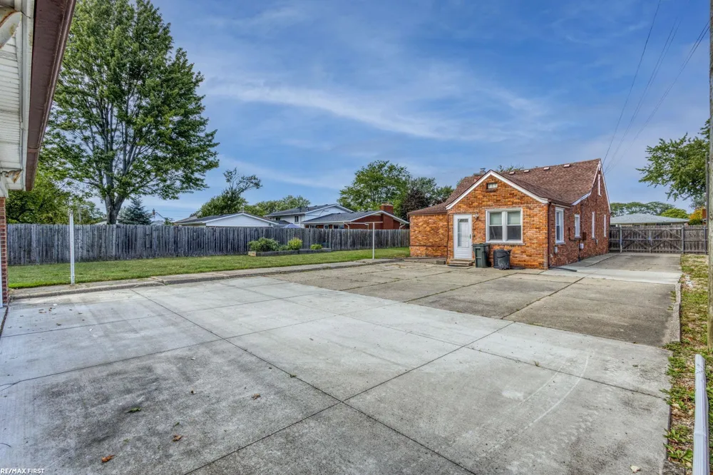 22712 Liberty Street St Clair Shores City, MI 48080