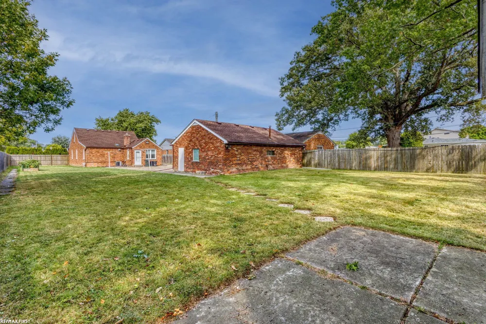 22712 Liberty Street St Clair Shores City, MI 48080