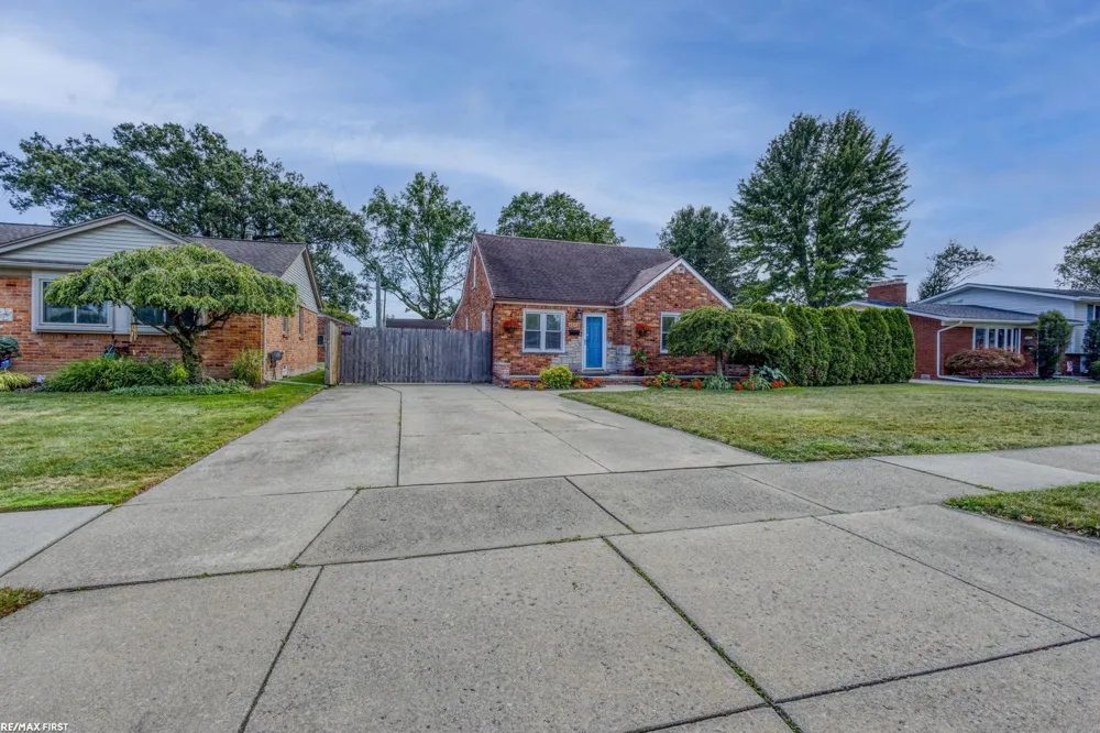 22712 Liberty Street St Clair Shores City, MI 48080