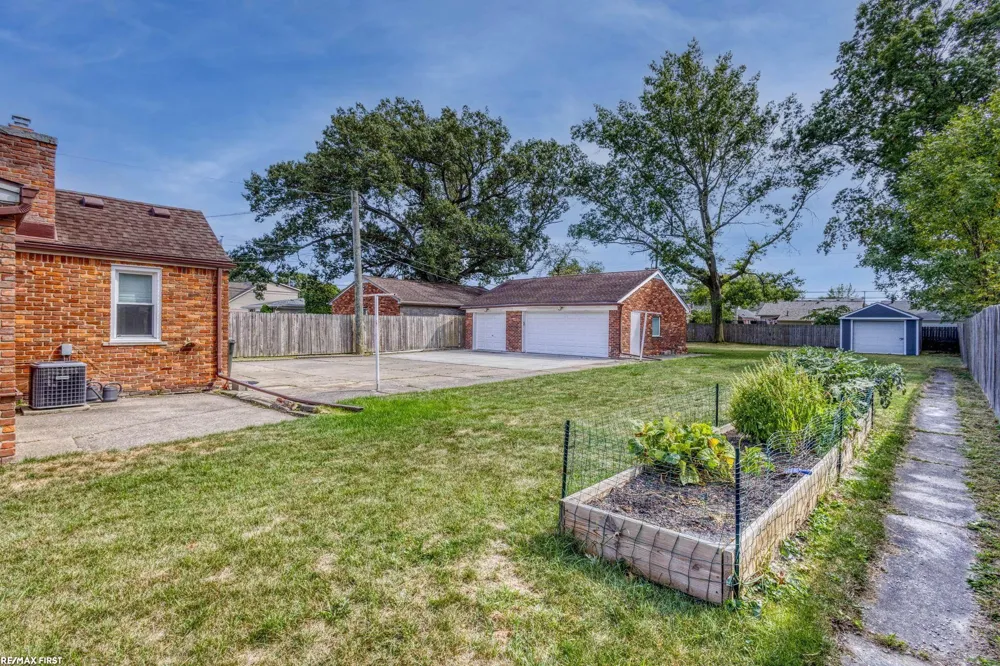 22712 Liberty Street St Clair Shores City, MI 48080