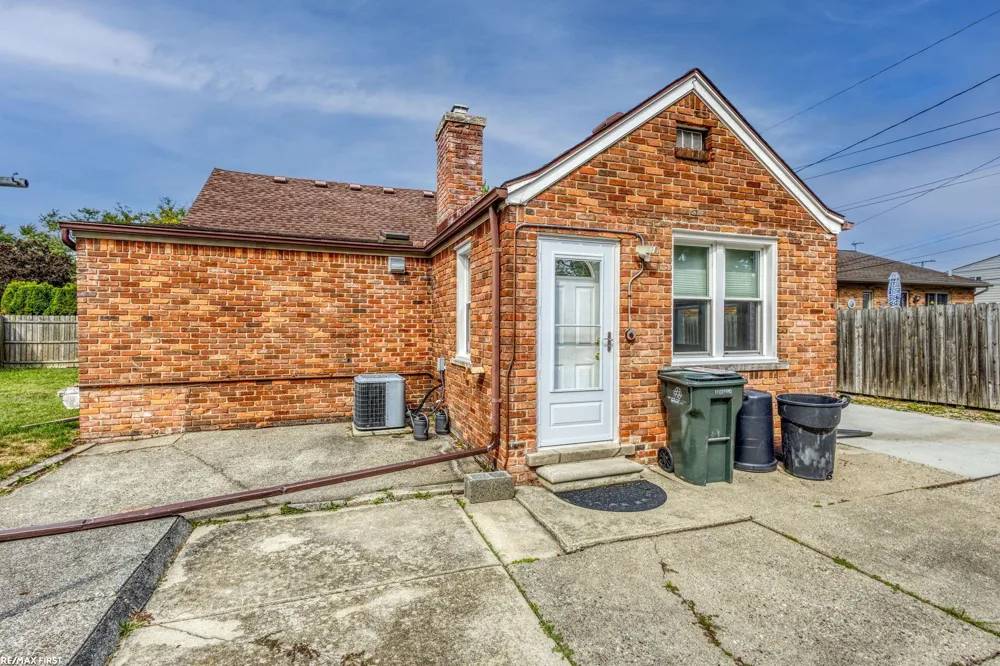 22712 Liberty Street St Clair Shores City, MI 48080