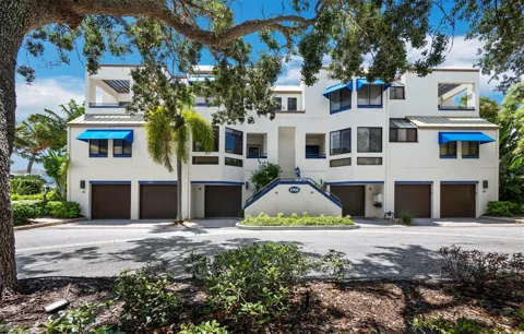1906 HARBOURSIDE DRIVE #303