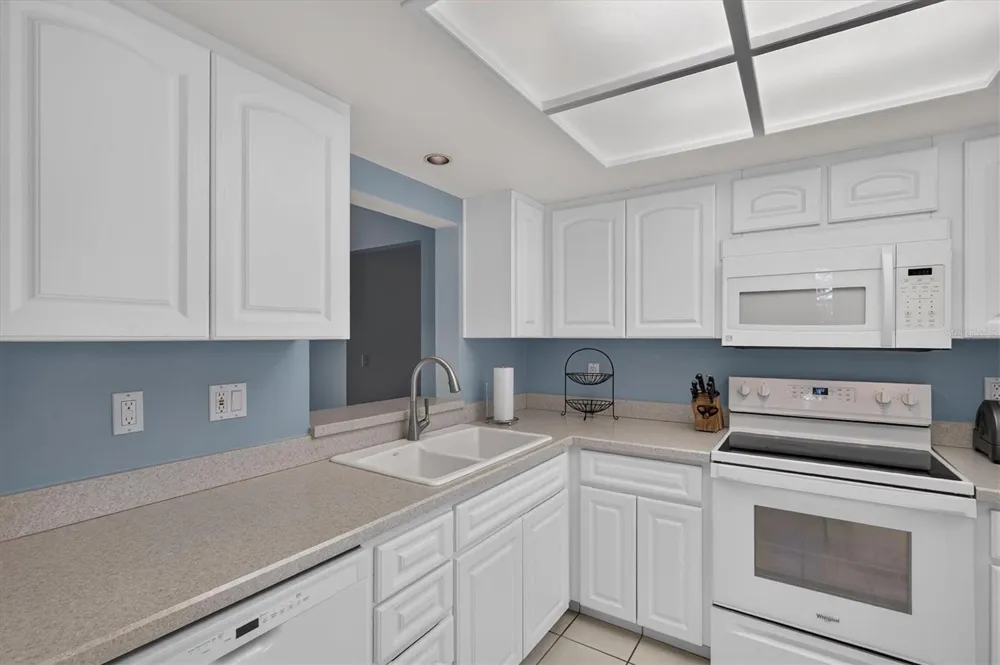 3167 LANDMARK DRIVE #821 Clearwater, FL 33761