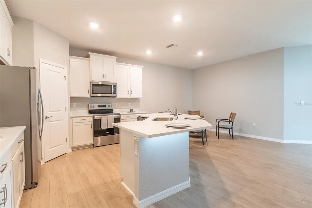 4005 WESTWOOD FIELDS LOOP Plant City, FL 33565