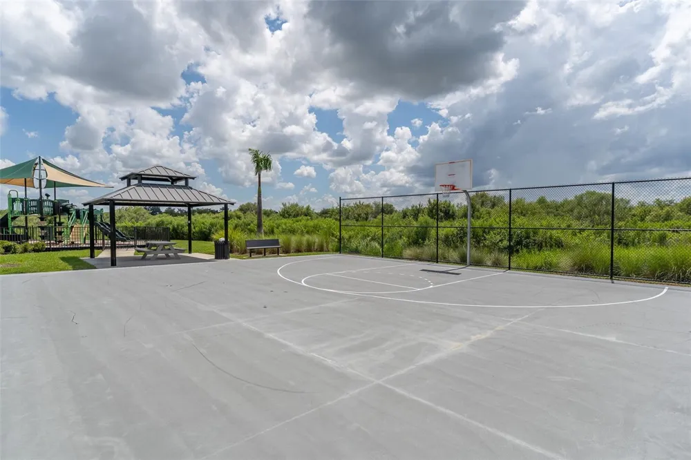 4005 WESTWOOD FIELDS LOOP Plant City, FL 33565