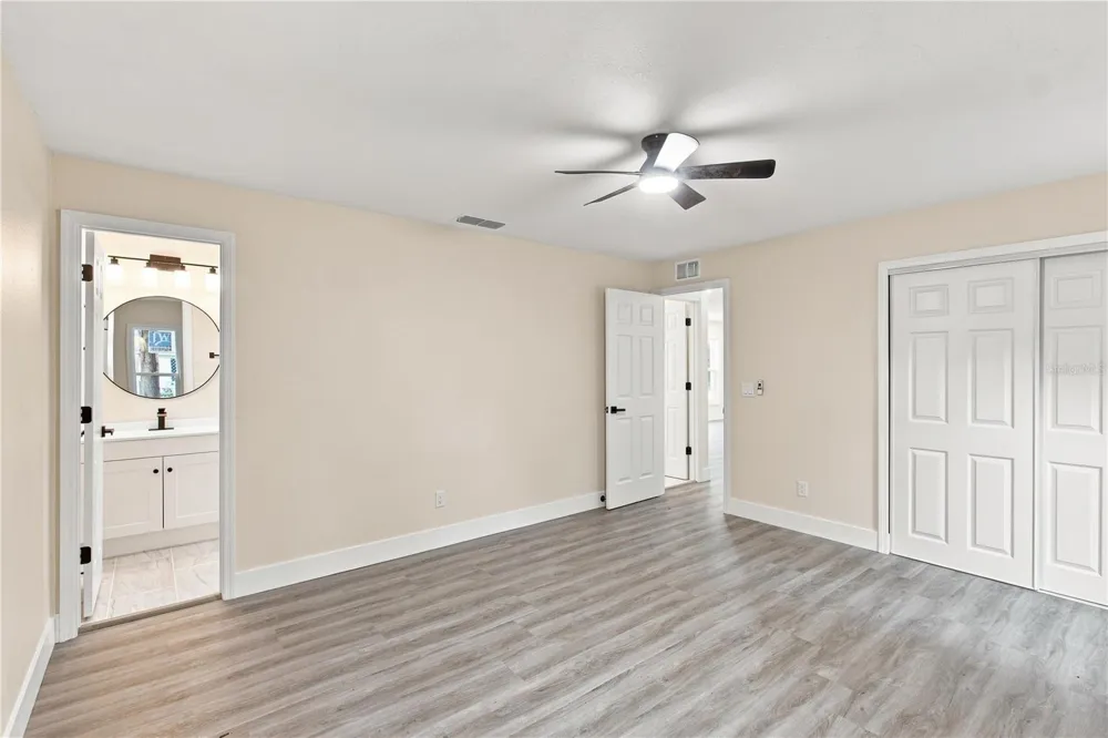 1105 PARK STREET Seffner, FL 33584