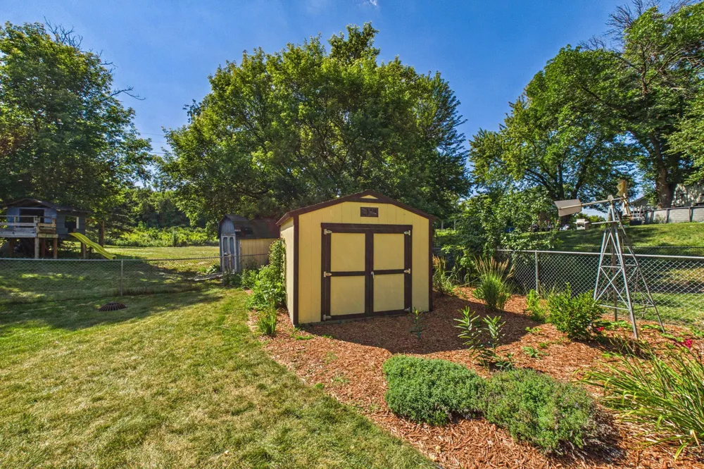1604 Rio Loma Drive Burnsville, MN 55337