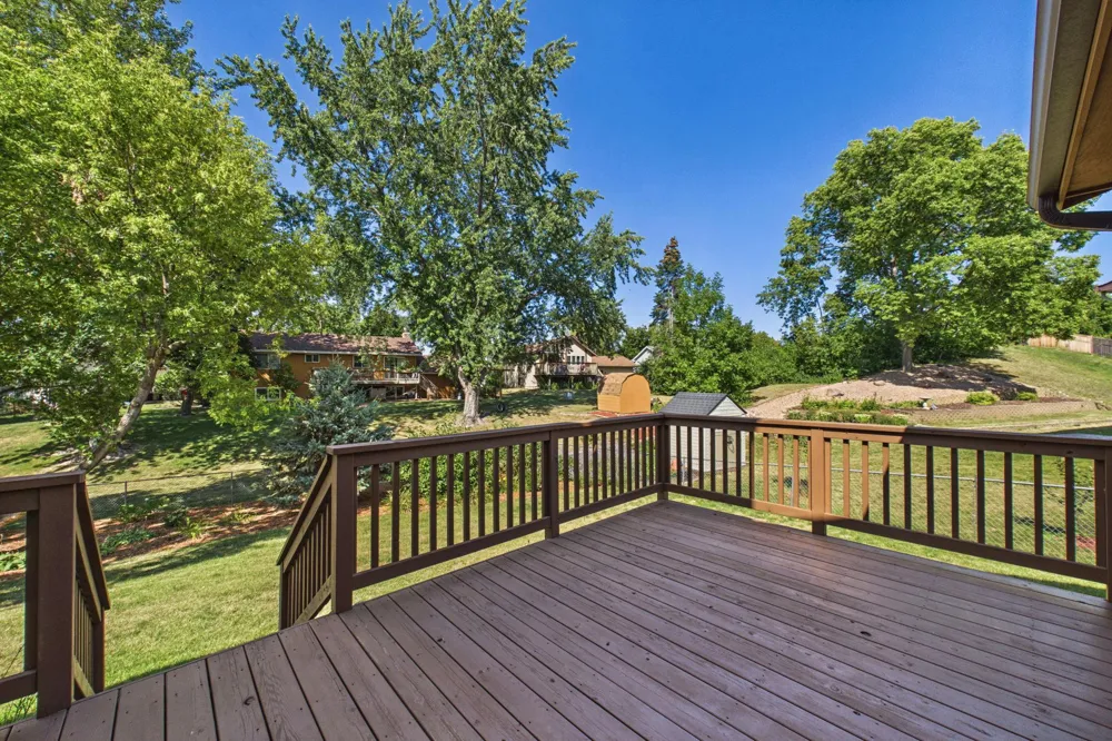 1604 Rio Loma Drive Burnsville, MN 55337