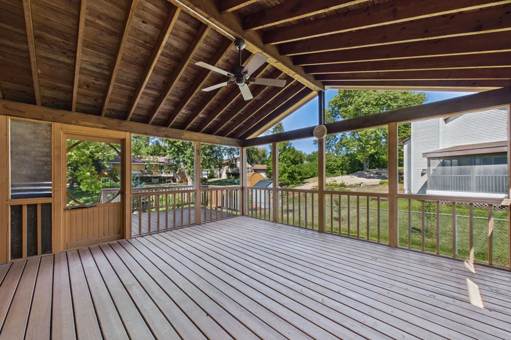 1604 Rio Loma Drive Burnsville, MN 55337