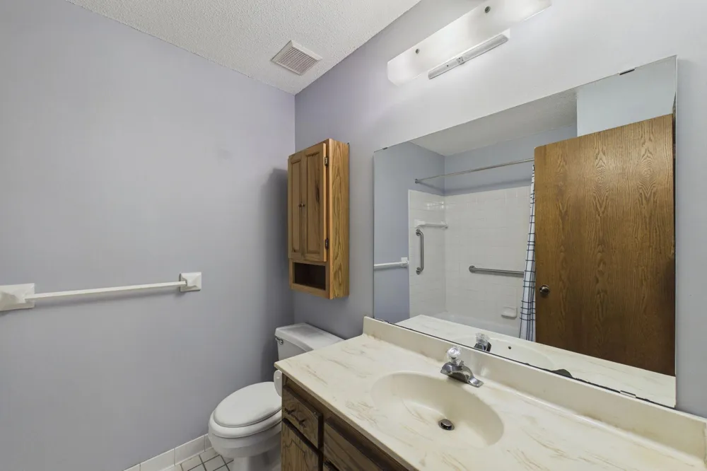 1604 Rio Loma Drive Burnsville, MN 55337