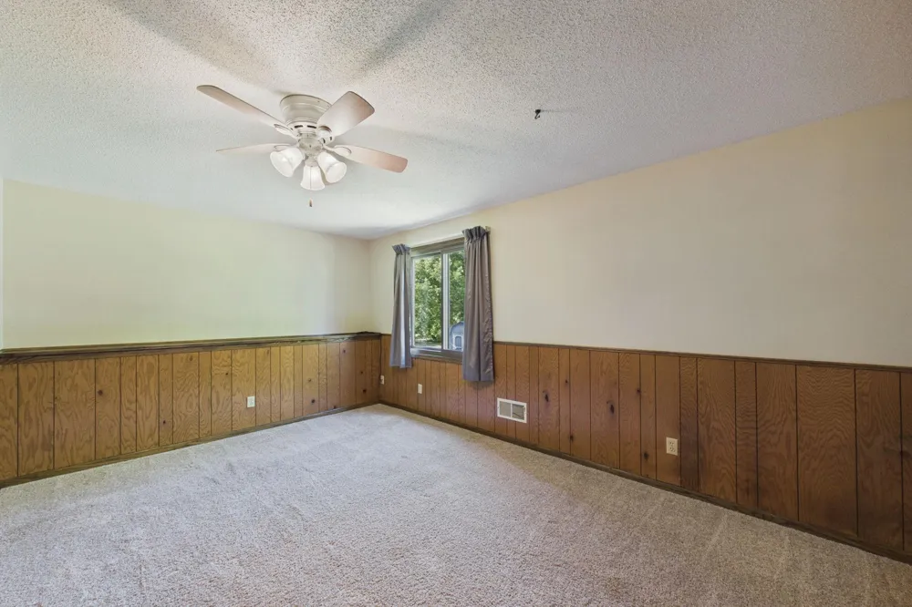 1604 Rio Loma Drive Burnsville, MN 55337