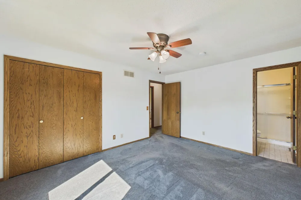 1604 Rio Loma Drive Burnsville, MN 55337