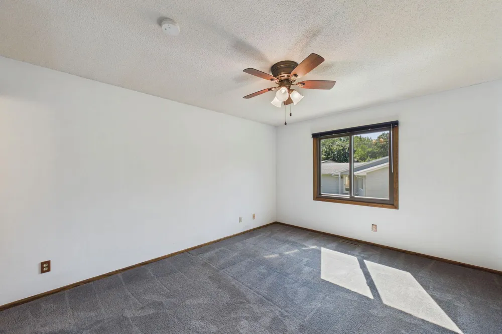 1604 Rio Loma Drive Burnsville, MN 55337