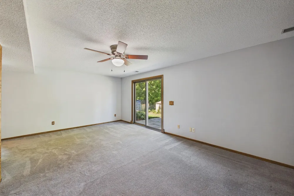 1604 Rio Loma Drive Burnsville, MN 55337