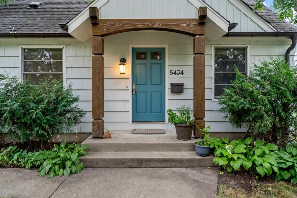 5434 Vincent Avenue S Minneapolis, MN 55410
