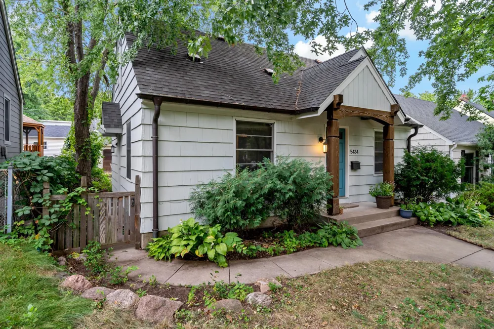 5434 Vincent Avenue S Minneapolis, MN 55410