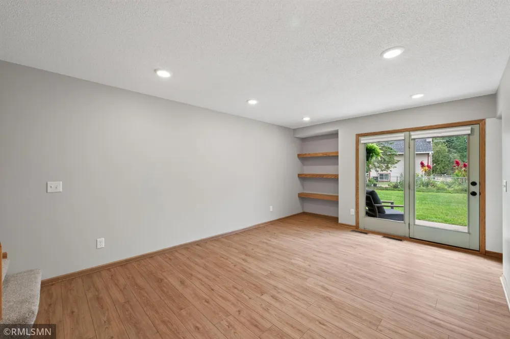 89 126th Lane NW Coon Rapids, MN 55448
