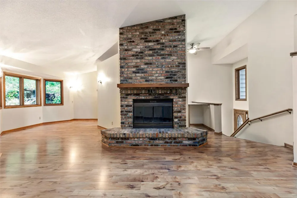 5546 Village Drive Edina, MN 55439