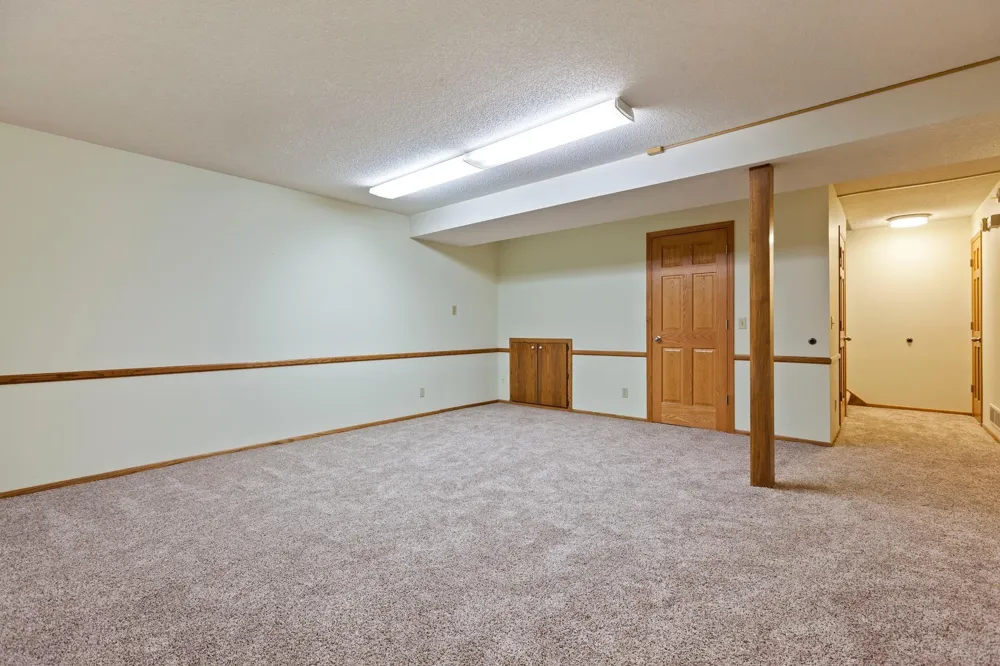 5546 Village Drive Edina, MN 55439