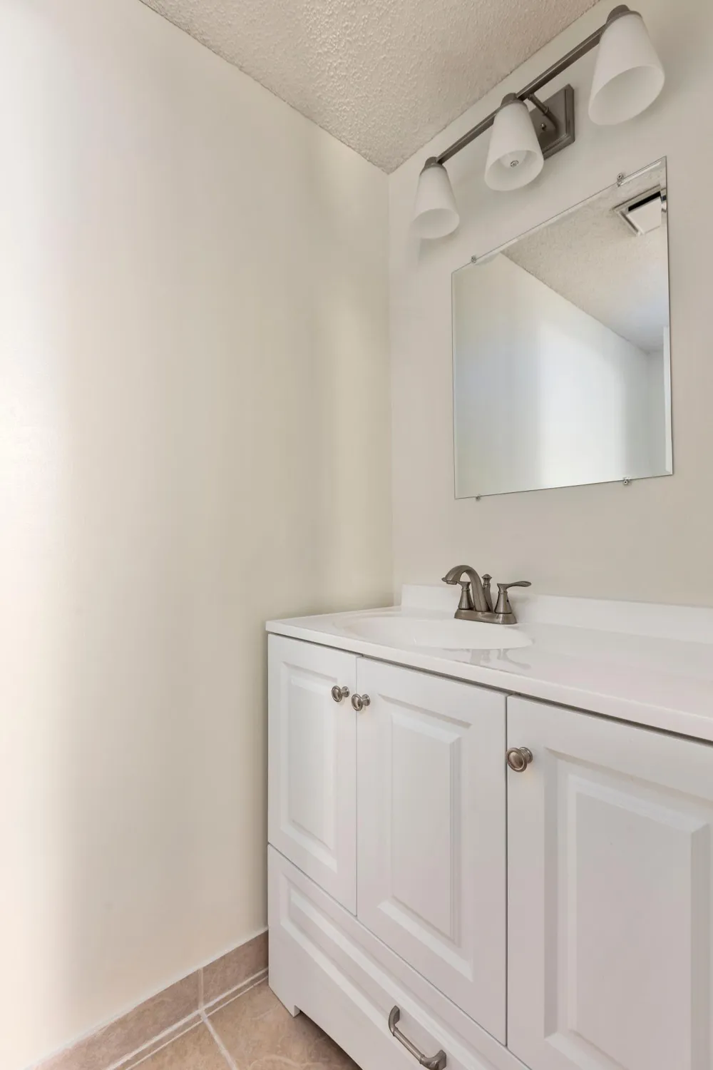 5546 Village Drive Edina, MN 55439